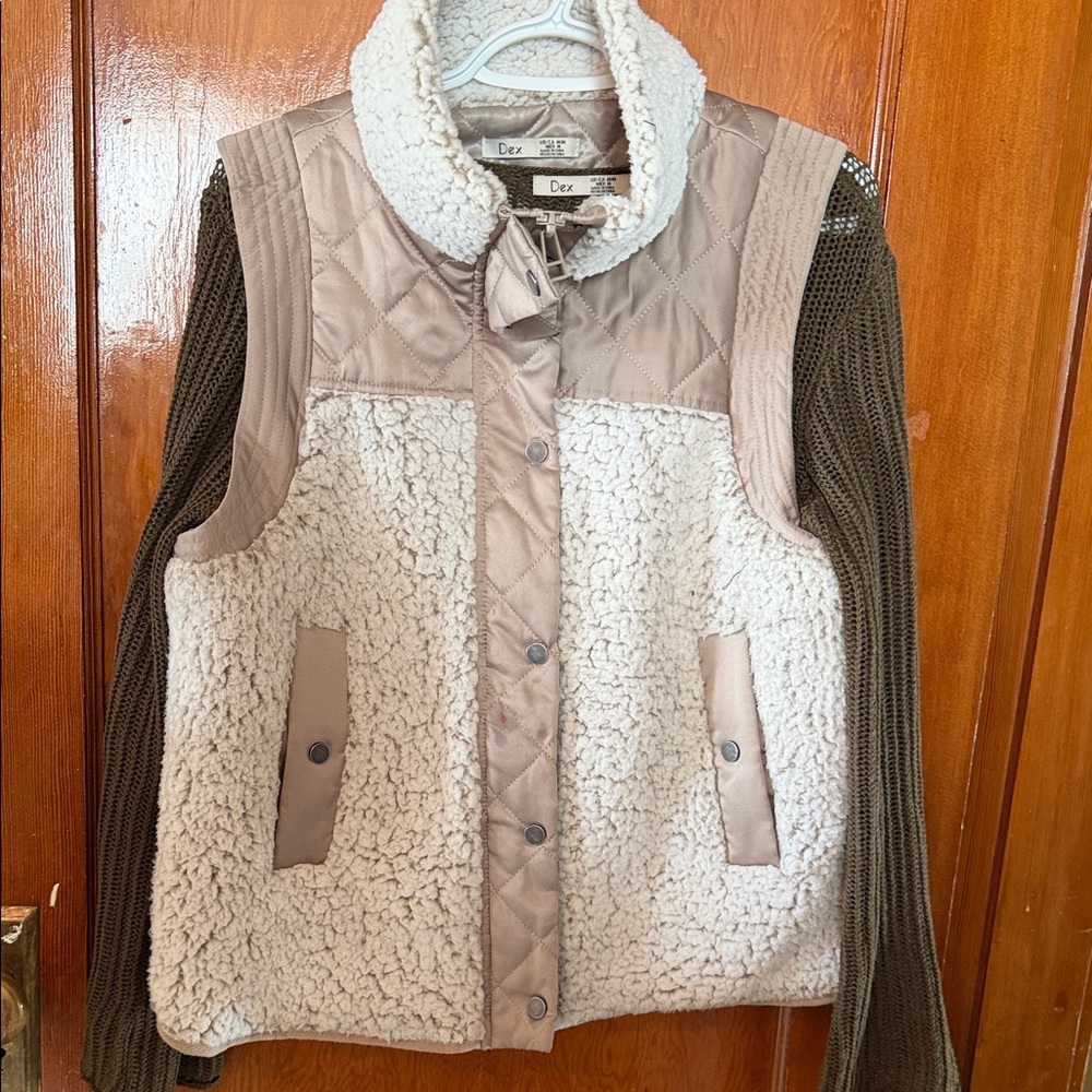 Dex Quilted Trim Sherpa Vest with Olive Knit top - Cream & Olive